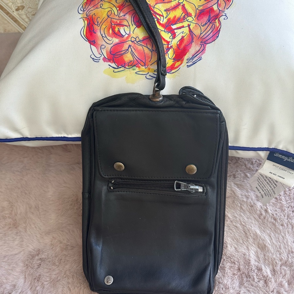 Le tanneur vintage mini bag Black with Sleek Minimalist Design